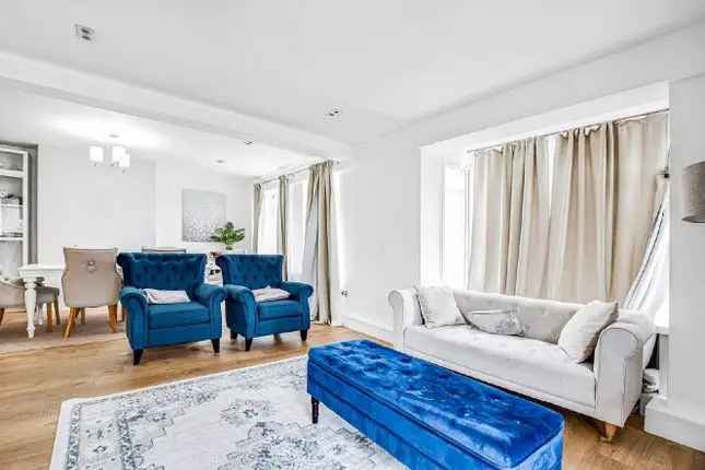 Flat for sale in Park Road, London NW1