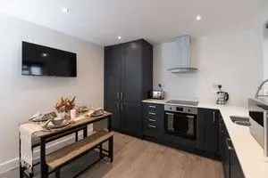 3-Bedroom Flat North Finchley Short Term Let Family Groups Professionals