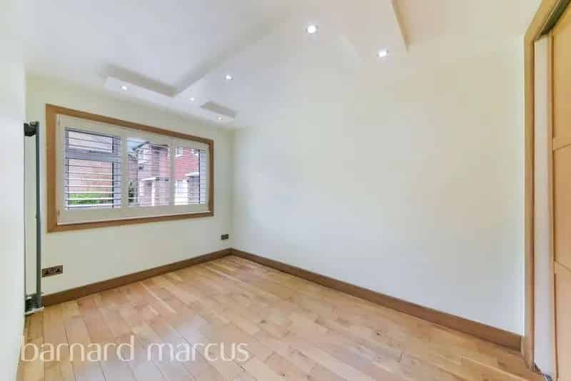 Two Double Bedroom Ground Floor Apartment Centrally Located