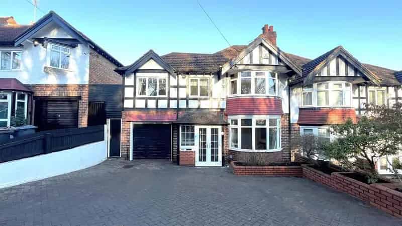 4 Bedroom Semi Detached House For Sale
