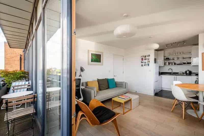 2 Bed Flat for Sale near Victoria Park