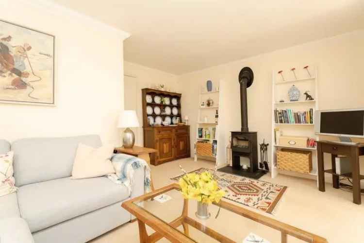 2 Bed Semi-Detached House with Conservatory and Garage