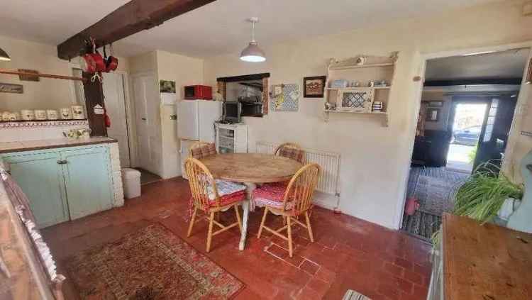 3 Bed Thatched Cottage Near Yaverland Beach