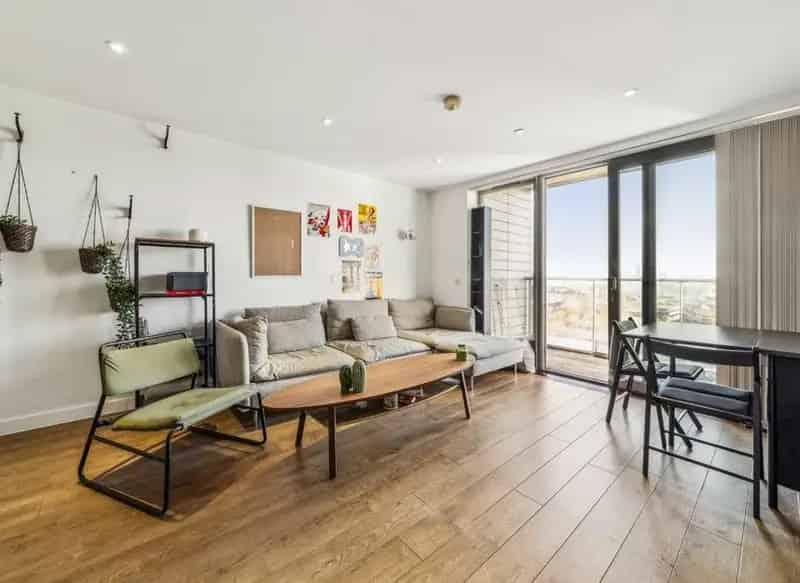 Spacious 2-Bedroom Apartment with Large Balcony