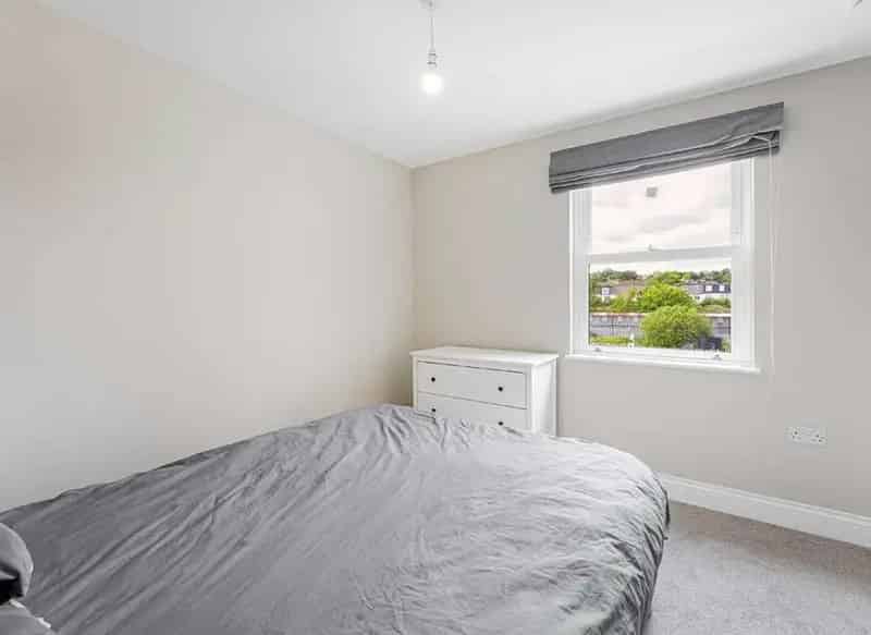 One Double Bedroom Victorian Conversion Apartment Near Wimbledon