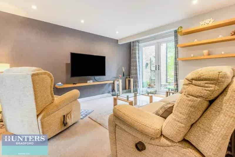1 Bedroom Flat for Sale Frizinghall