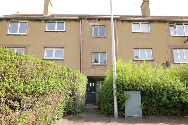 2 Bedroom Flat for Sale in Leith Edinburgh