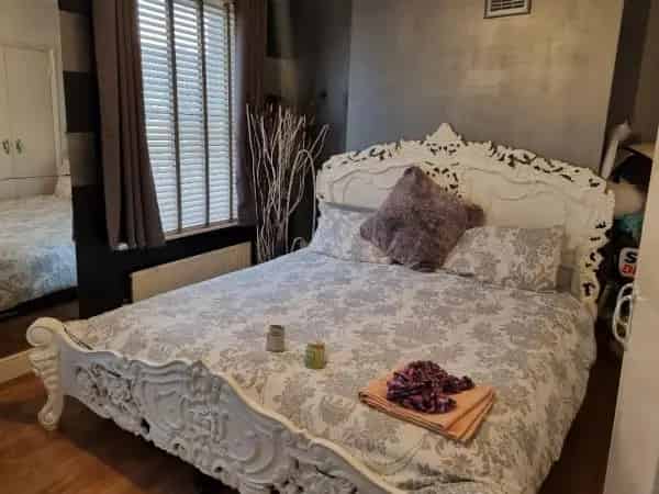 3 Double Bedroom House Enfield Romford 2 Bathrooms Large Basement