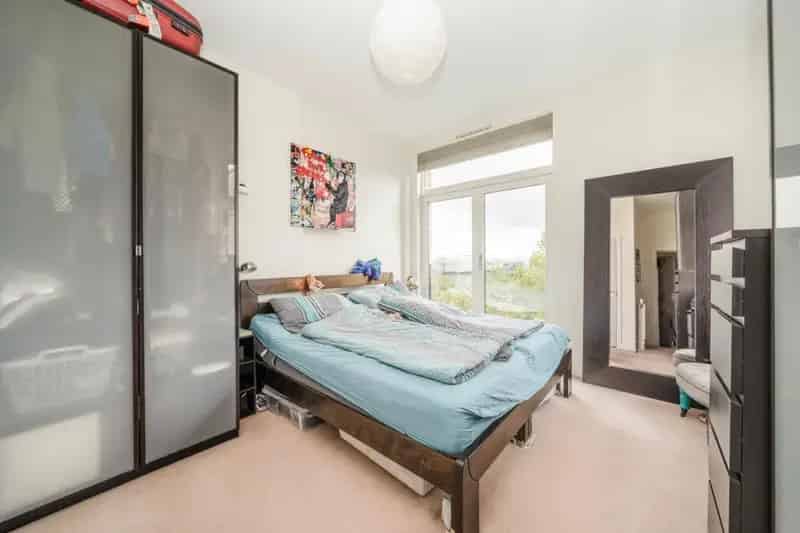 Spacious 2-Bed Apartment with Balcony Modern Living