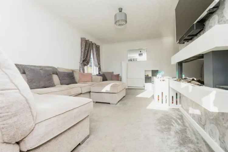 3 Bed Semi-Detached House with Garage and Garden