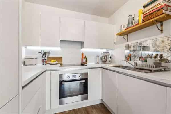 Stylish One Bedroom Apartment with Balcony and Amenities