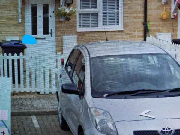 Large 2-Bed Family Home Near Train Station