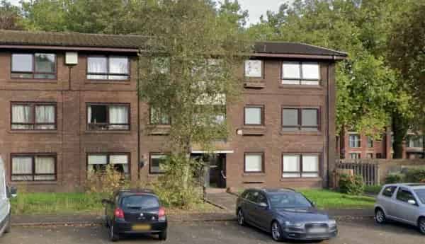 Two Bedroom Flat with Parking Near Amenities and Green Spaces