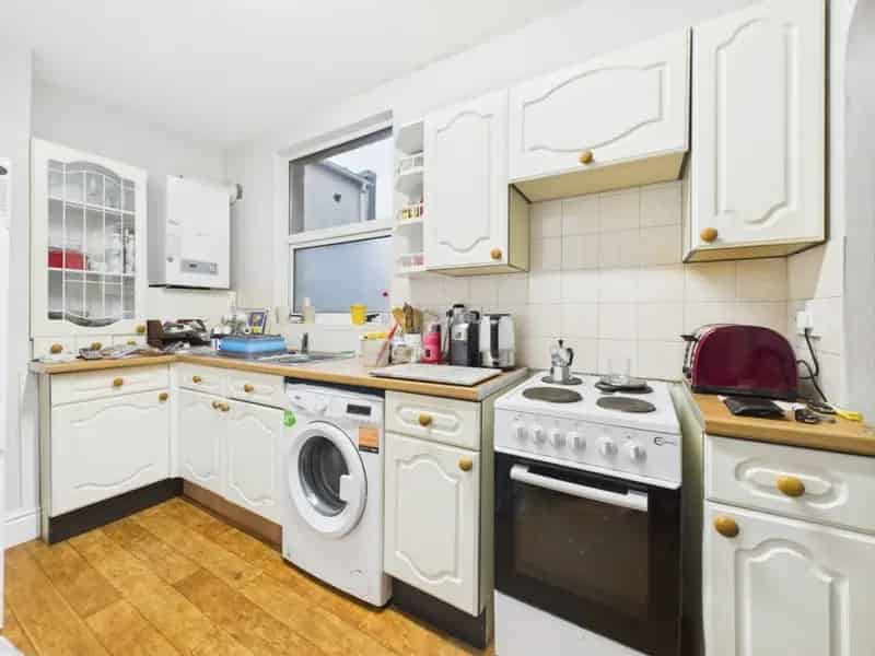 1 Bedroom Flat for Sale in Plymouth - Perfect for First Time Buyers