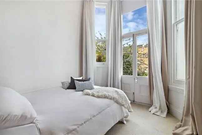 Flat for sale in Redcliffe Gardens, London SW10