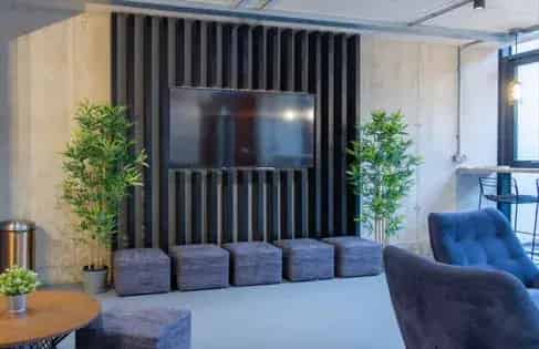 1 Room Flat 59m² Cardiff Platinum Ensuite Luxurious Living
