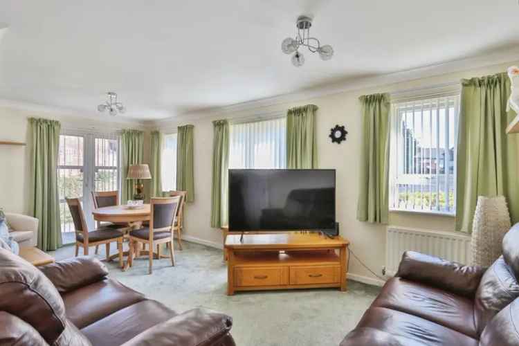 Spacious 2-Bed Ground Floor Apartment Near Poole Town Centre