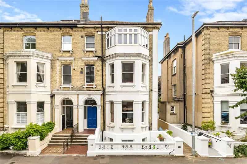 2 Bedroom Apartment for Sale in Hove