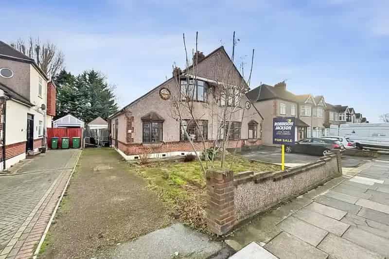 3 Bedroom Semi-Detached House For Sale Near Albany Park Station