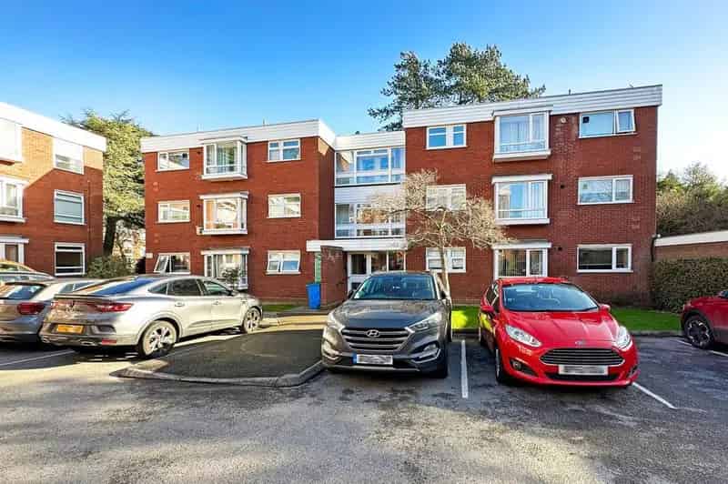 2 Bedroom Apartment for Sale near Solihull Town Centre