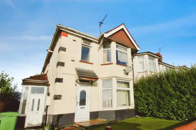 3 Bedroom Semi-Detached House - Ideal for Modernisation