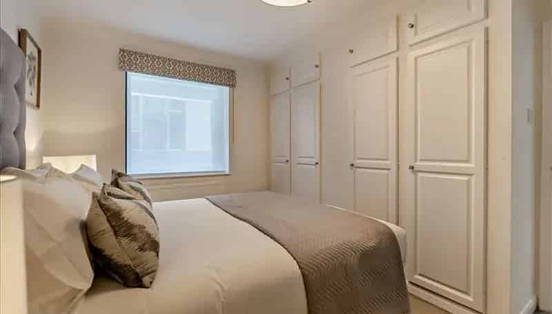 Chelsea 2-Bed Flat  Modern Portered Building Zero Deposit Option