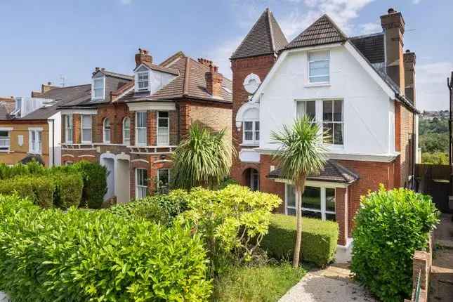 5 Bedroom Detached House in East Dulwich