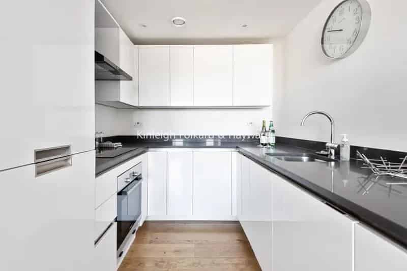 Large One Bedroom Flat Near Chiswick House Gardens
