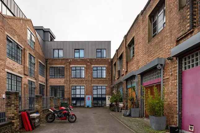 Warehouse Conversion Brixton  Opulent Bedroom Rooftop Terrace