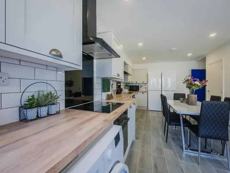 8 Bedroom Semi-Detached House Near Warwick University