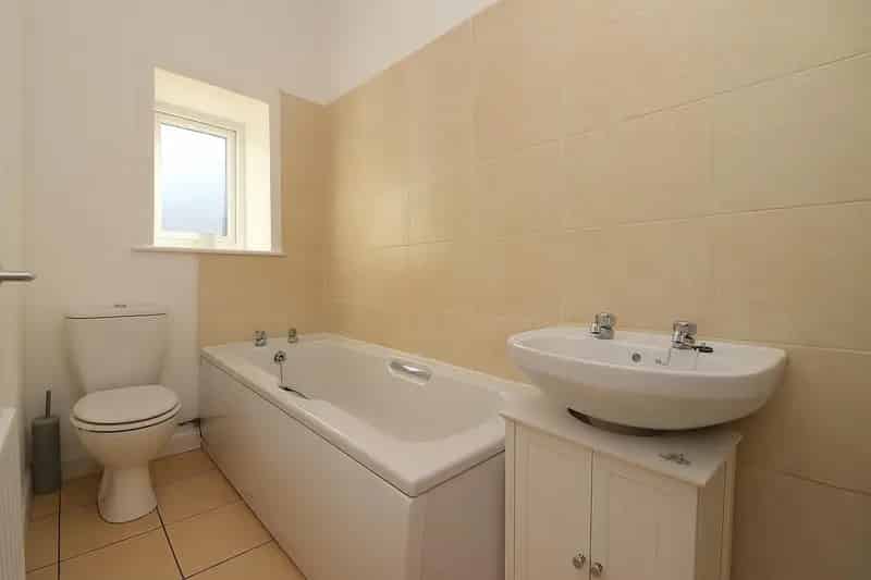 2 bedroom House
 To Let