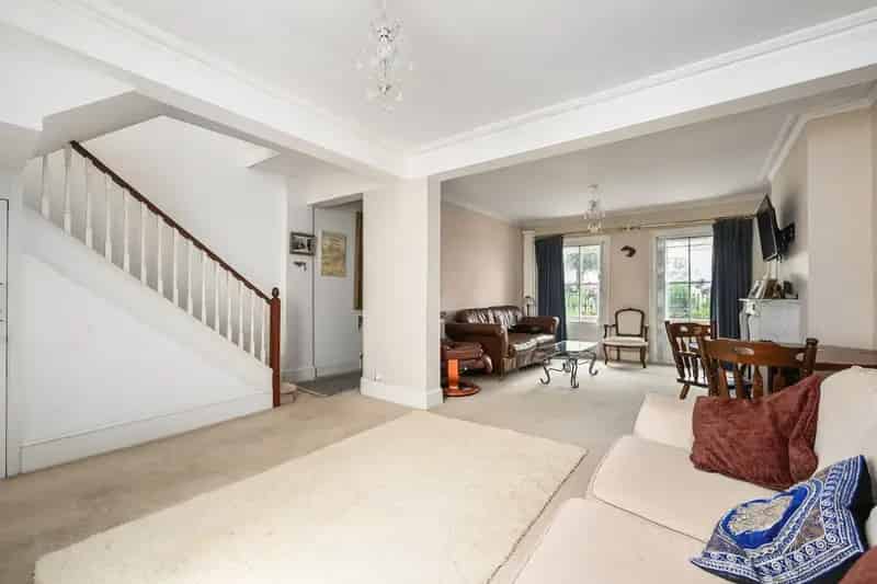 2 Bedroom Apartment House to Rent in Brighton