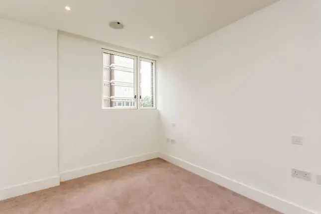 Flat to rent in Upper Richmond Road, Putney, London SW15