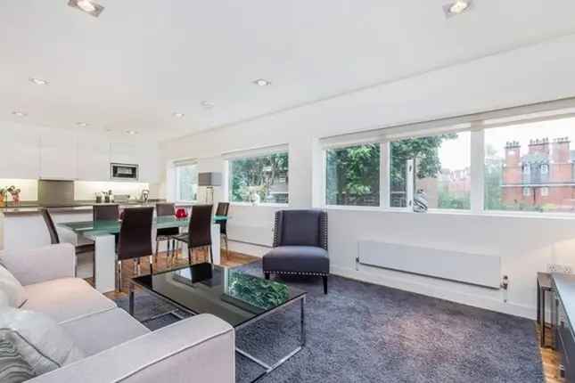 Flat to rent in Fulham Road, Chelsea SW3