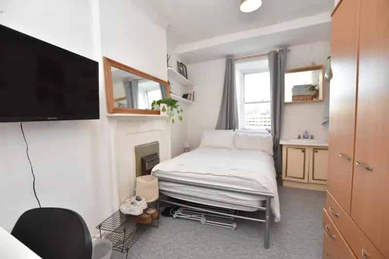 1 Bedroom Terrace House Near University