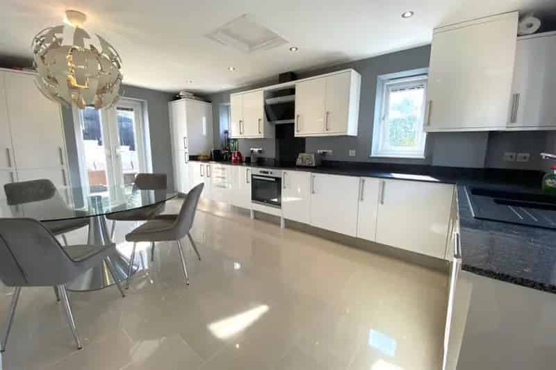 2 Bedroom Bungalow for Sale in Hanham