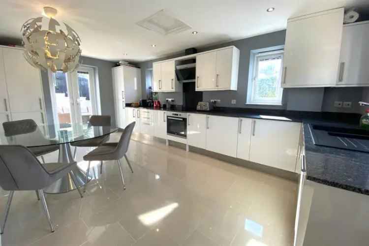 2 Bedroom Bungalow for Sale in Hanham