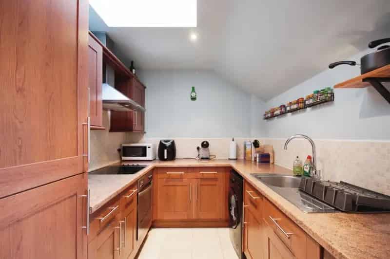 Modern 2-Bed House Near Warwick Town Centre
