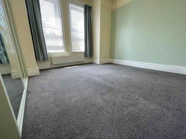 1 Bedroom Flat with Garden Zero Deposit Available
