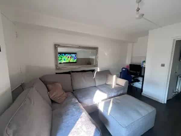2-Bed Maisonette with Private Parking and Large Shed Near Kentish Town