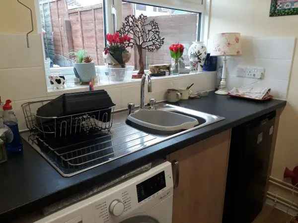 Bungalow For Rent in Wealden, England