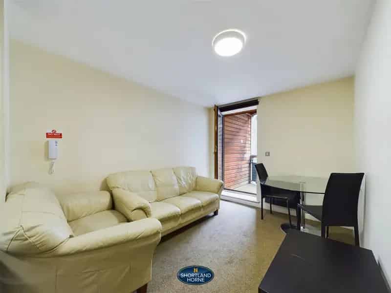 2 Bedroom City Centre Apartment Near BBC - Furnished