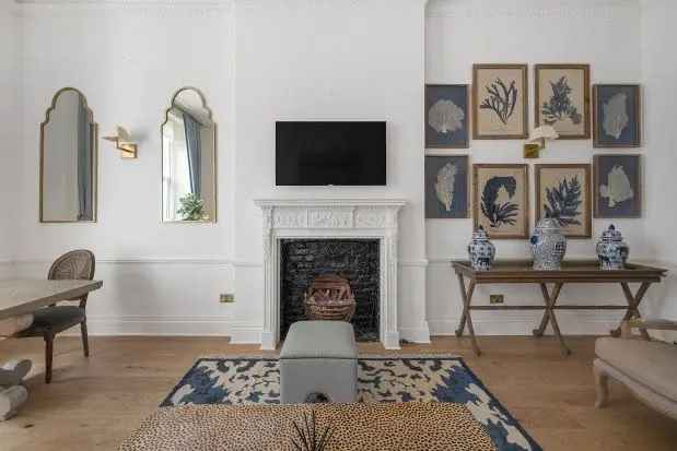 Flat to rent in Cornwall Gardens, London SW7