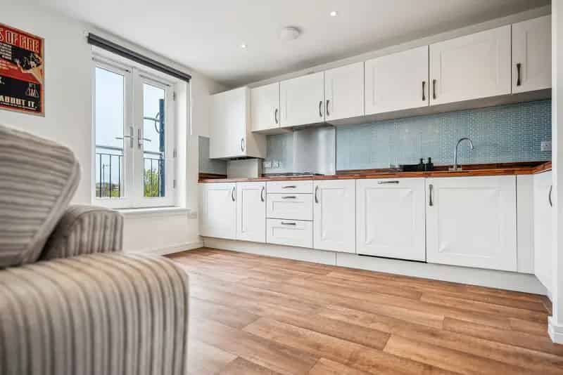2 Bedroom Apartment Near Glasgow City Centre Private Parking