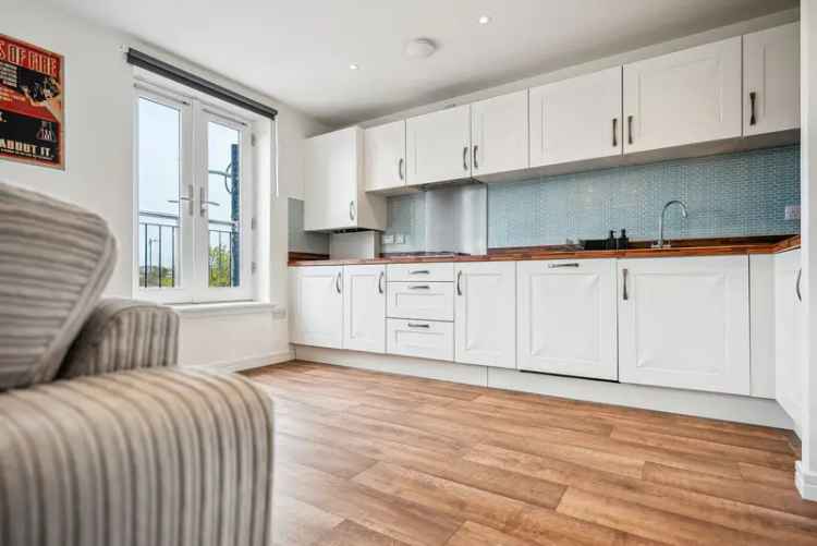 2 Bedroom Apartment Near Glasgow City Centre Private Parking