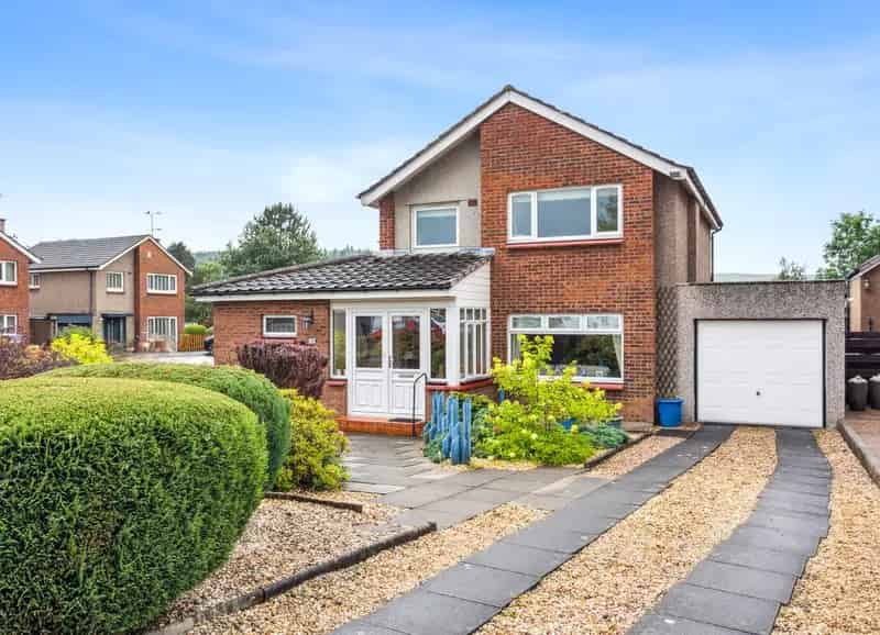 Spacious 4-Bed Detached Villa Near Cambusbarron