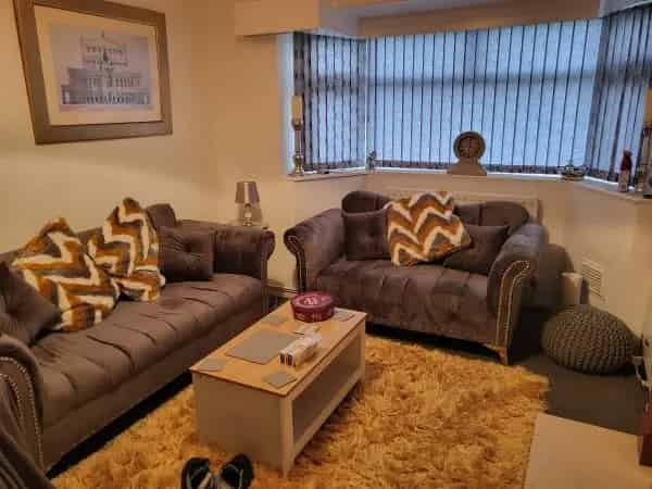 Ground Floor Maisonette Quiet Street Close to Amenities