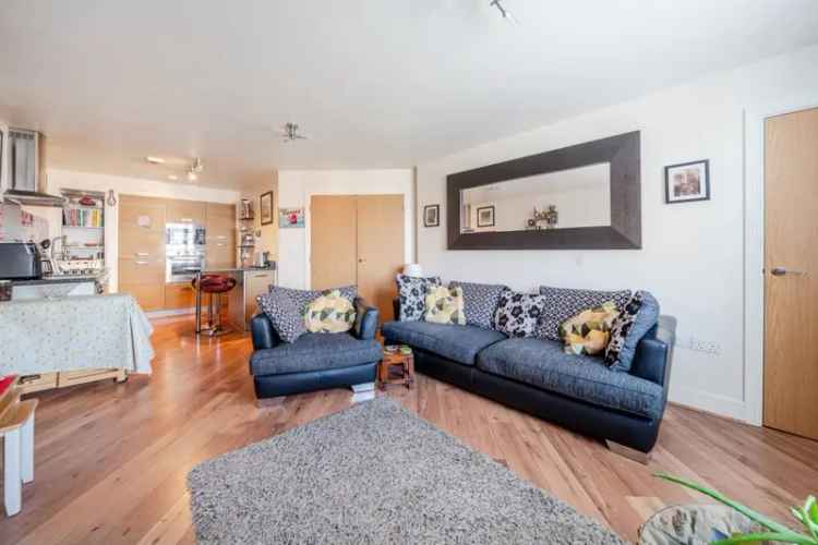 2 Bed 2 Bath Apartment Maidenhead Near River Thames Allocated Parking