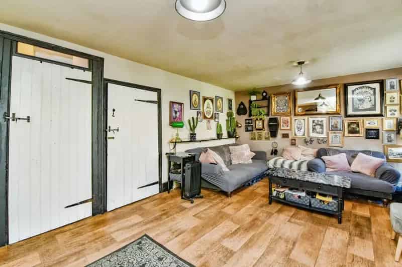 4 Bedroom Family Home with Garden and Basement Storage