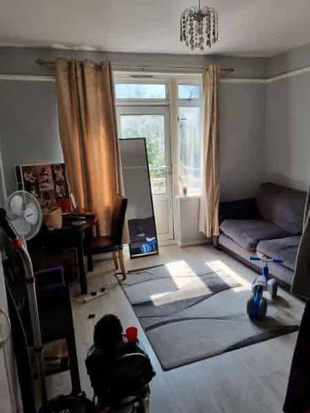 1 Bed Maisonette Flat with Extra Room Balcony Parking
